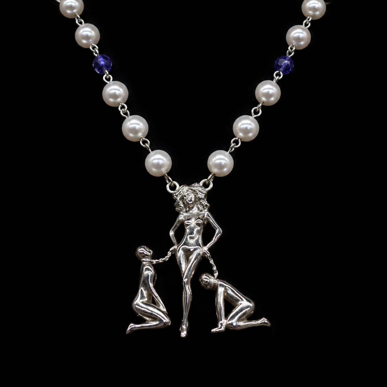 Amilhouette necklace by Amenaboze, current era jewelry piece